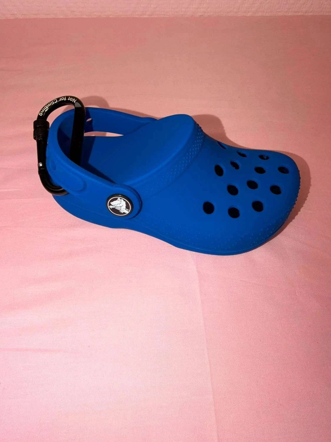 Trousse crocs pins bleu jamais servie